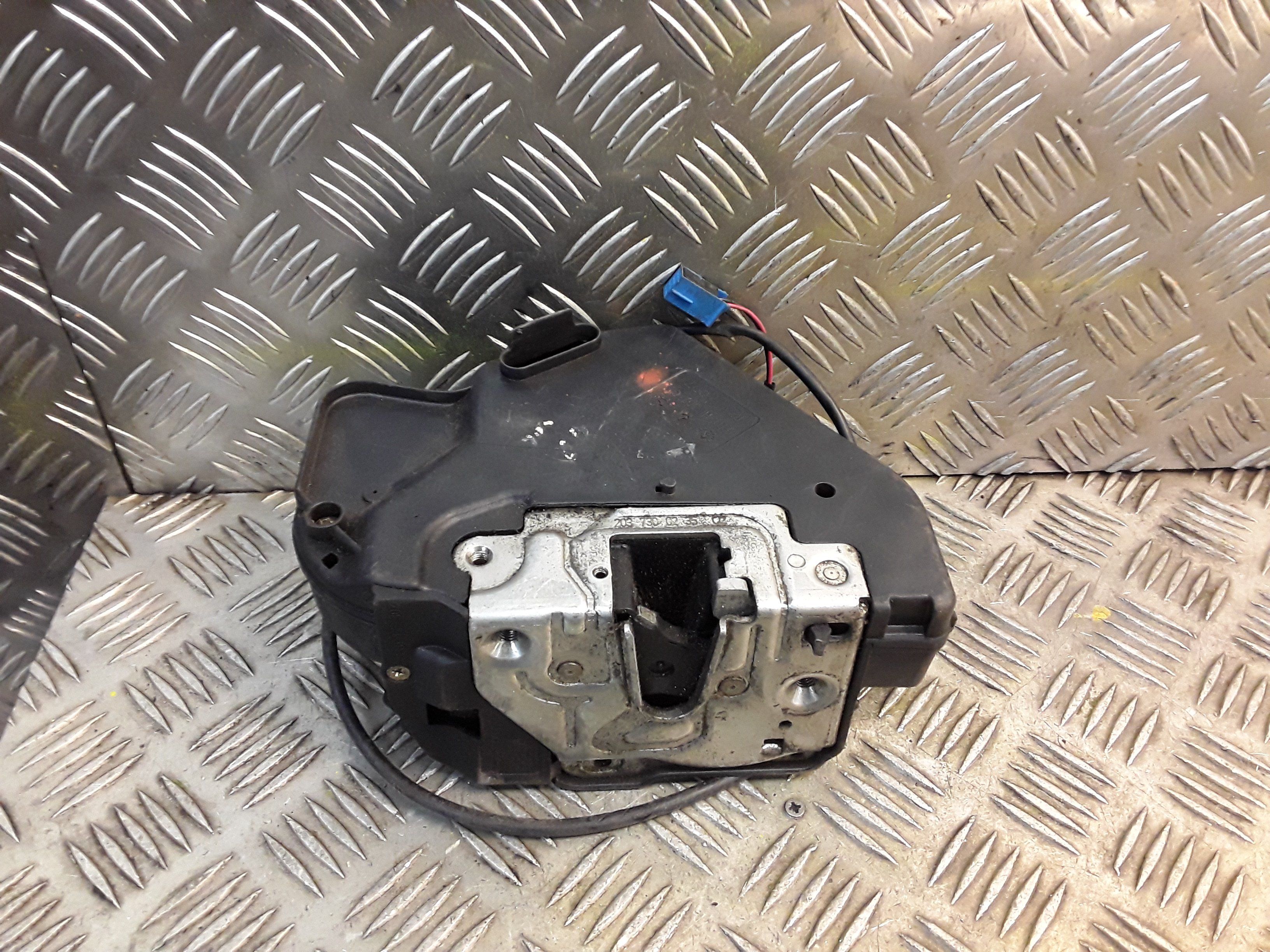 Mercedes-Benz C (W203) Sedan 1.8 C-200K 16V (M271.940) DOOR LOCK RIGHT REAR 2004 2037300235/A2037300235 2037300235|MERCEDES-BENZ Mercedes-Benz C (W203) Sedan 1.8 C-200K 16V (M271.940) DOOR LOCK RIGHT REAR 2004 2037300235/A2037300235 2037300235|MERCEDES-BENZ